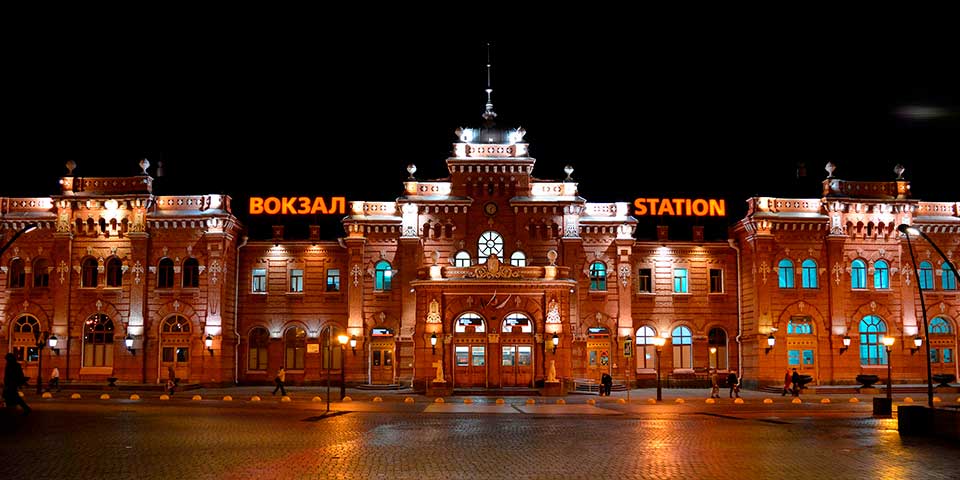 Здание железнодорожного вокзала, вид с Привокзальной площади. Казань
