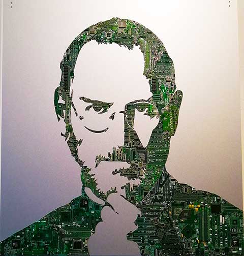 Портрет Стива Джобса из плат с микросхемами