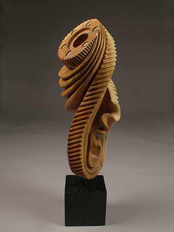 Скульптура изготовлена из Шагбаркскогой гикори