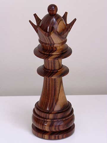 Шахматная фигура, сделанная из Кингвуда