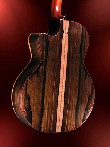 Корпус гитары изготовлен из Малазийского чёрного дерева