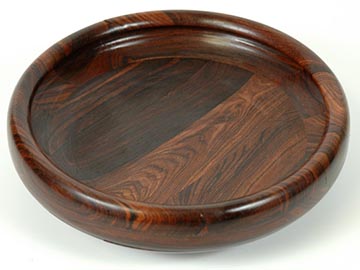 Сервировочная тарелка, сделанная из дерева Кокоболо. Эта чаша была склеена из планок