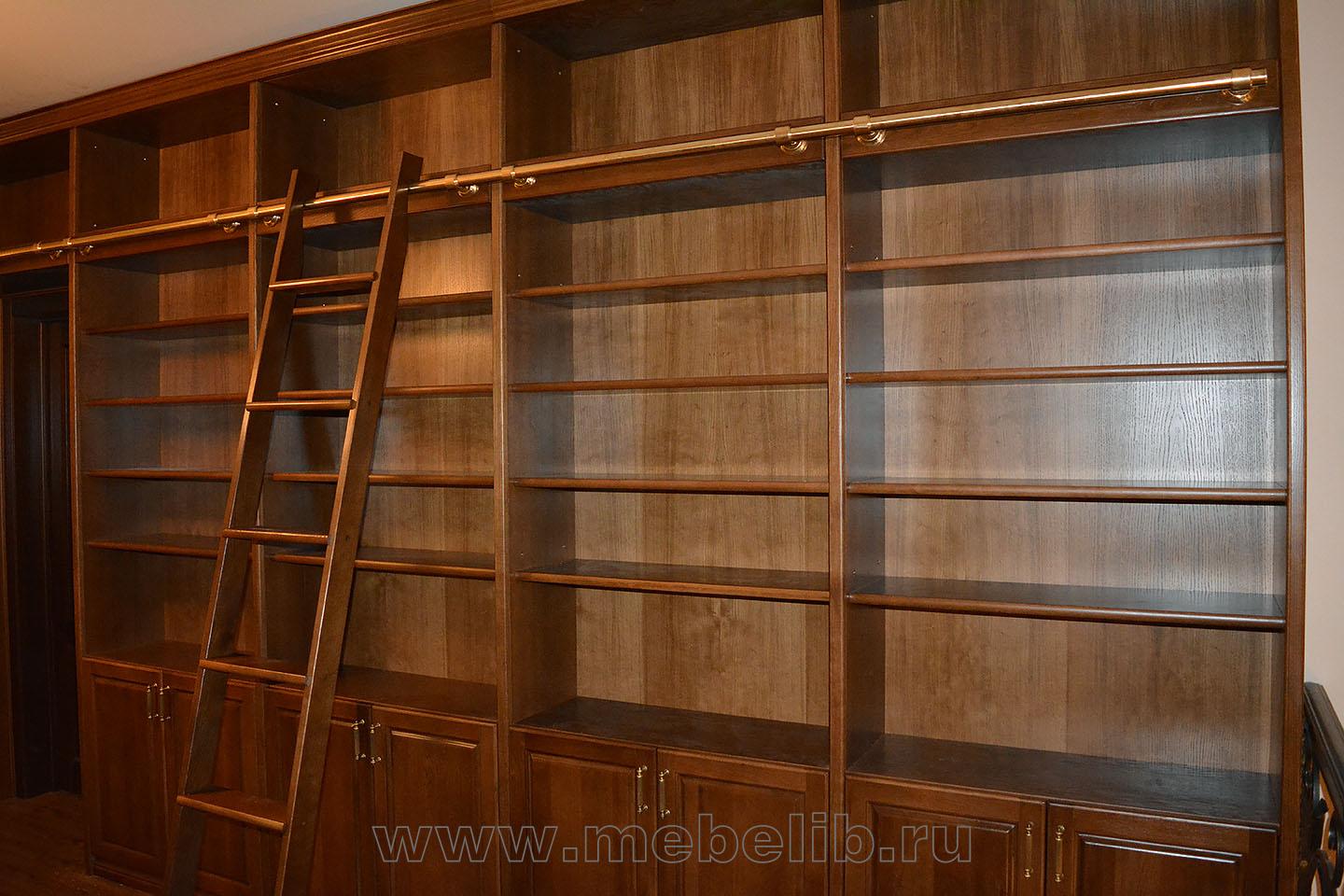 Шкаф-стеллаж для домашней библиотеки с приставной лесенкой