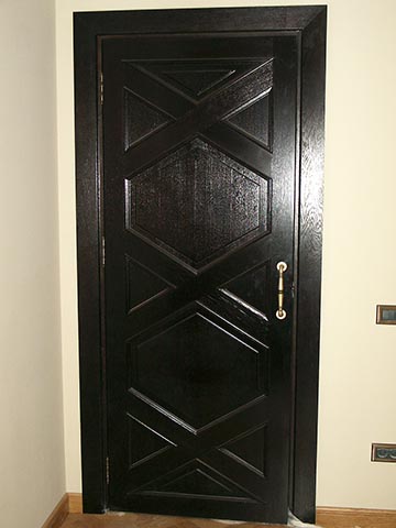 Оригинальные двери из массива дуба